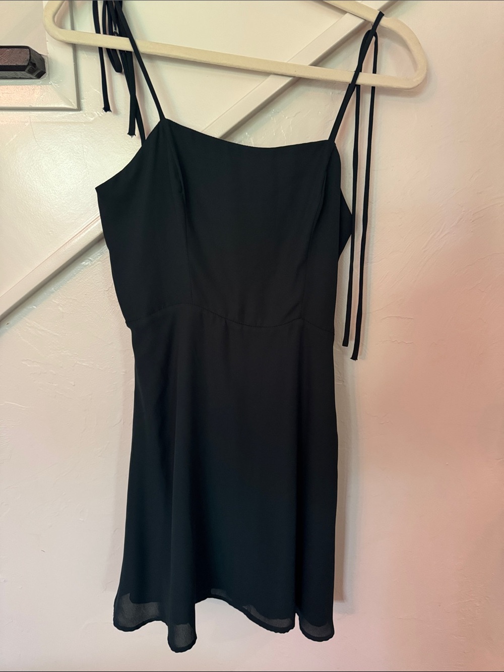 Classic Dark Green Tie-Strap Mini Dresser